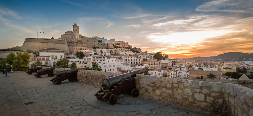 Eivissa-old-town Ibiza #TravelTips. Un'isola - anche- low cost tutta da scoprire.